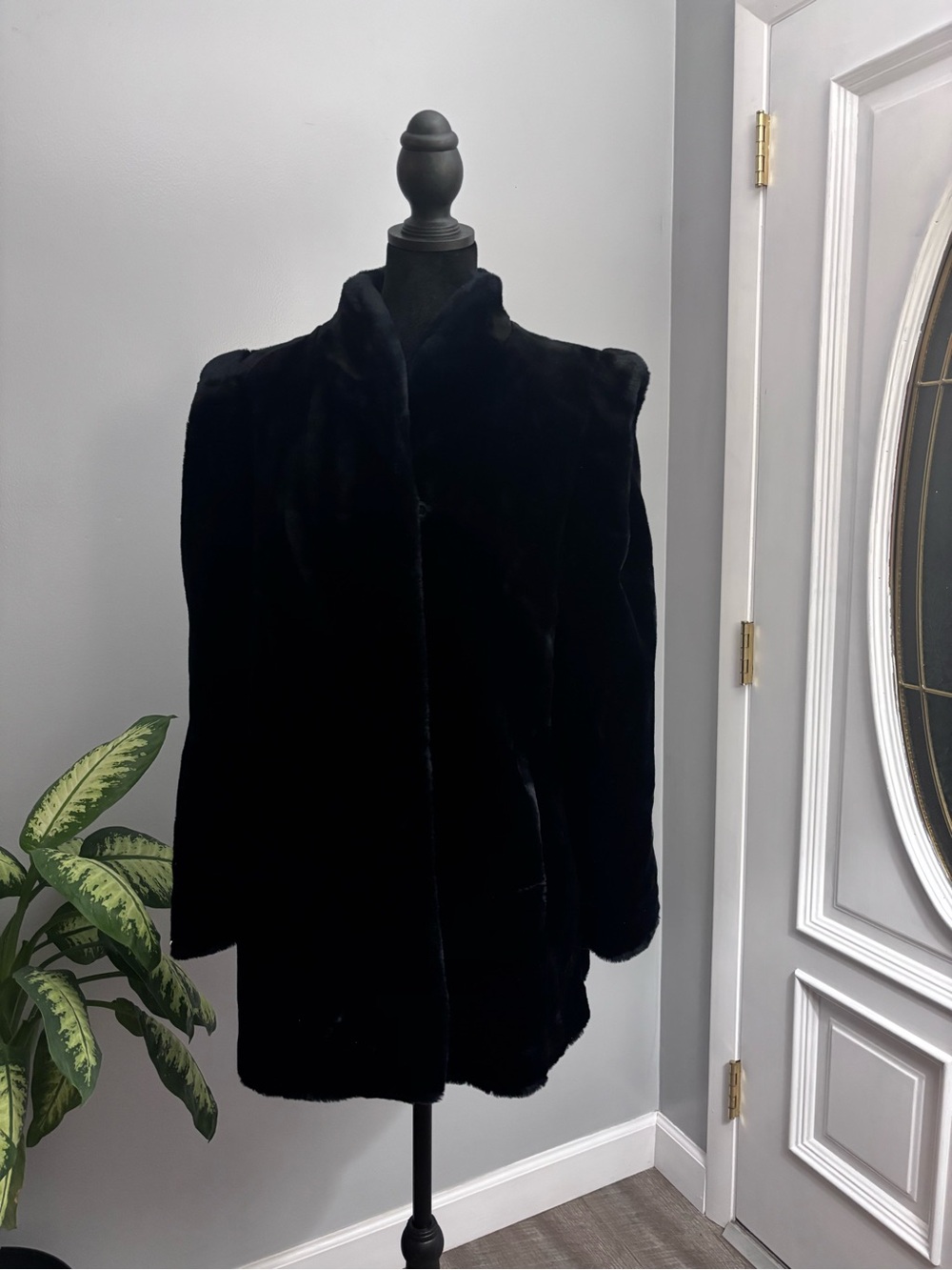 Women's intrigue Black Faux Fur Coat- Classic Plush Outerwear vintage 80s USA